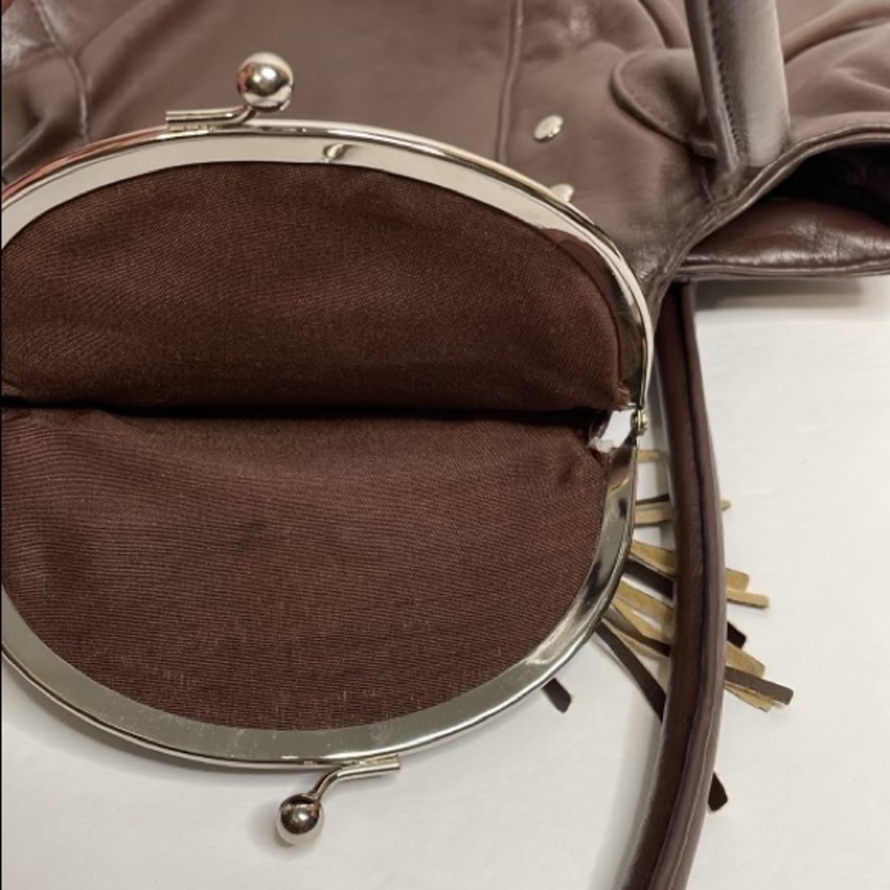 Kiss lock  ,hobo ,studded, brown leather shoulder bag - Picture 9 of 11